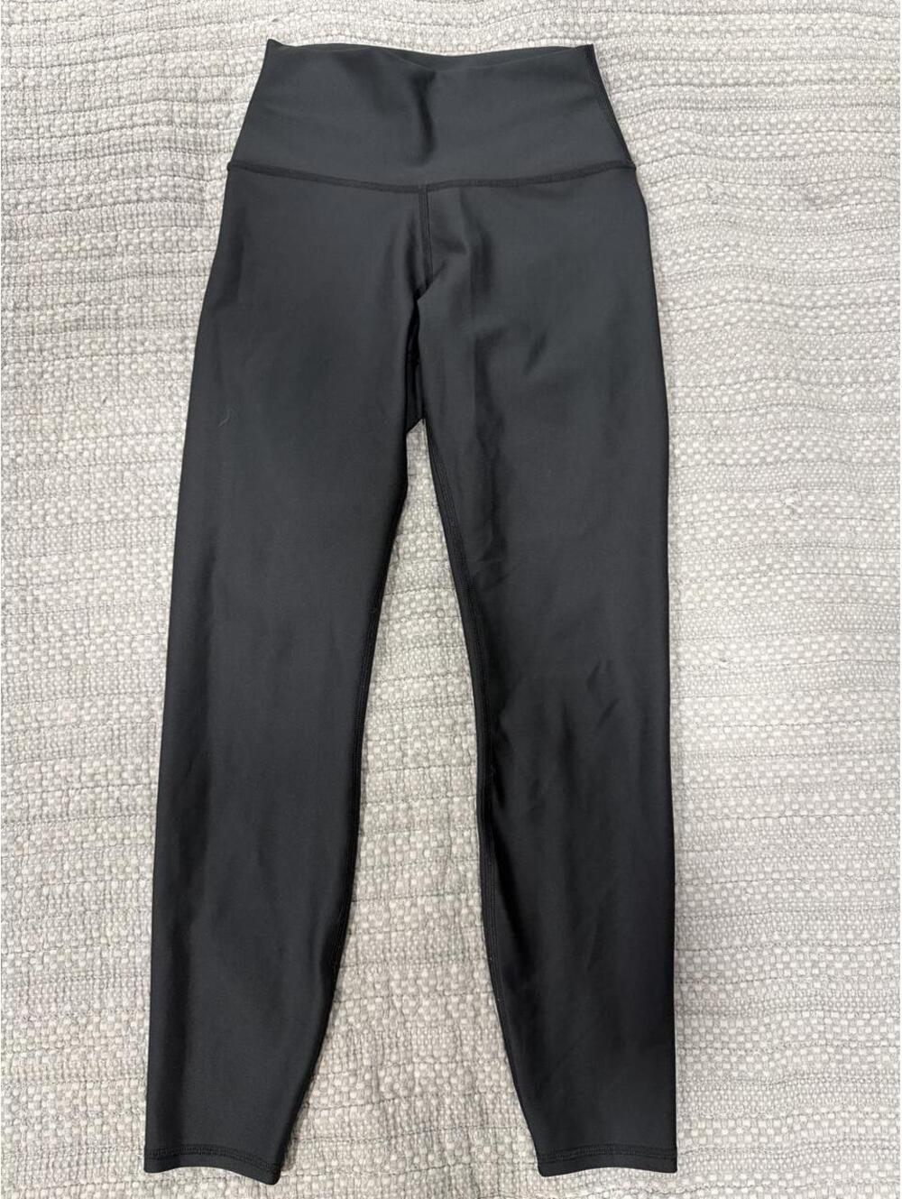 NWOT Alo Yoga black leggings size small